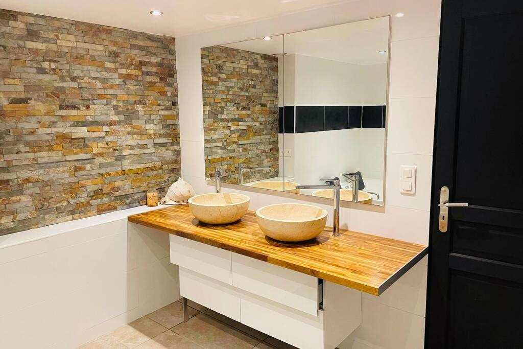 Charmante Maison Avec Jacuzzi Ferienhaus *